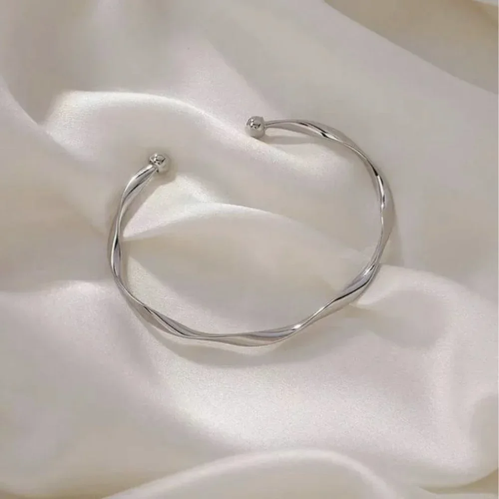 “Anya” Minimalist Twist Open Adjustable Gold Neutral Fashion Simple Bracelet - Picture 4 of 9